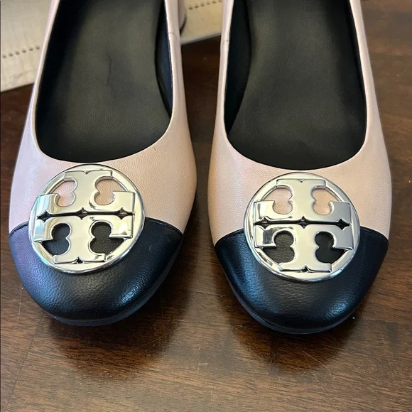 Tory Burch Pumps Size 7 1/2 NWOT - Picture 2 of 9